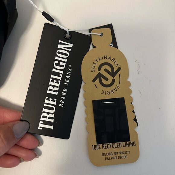 NWT True Religion Cosmetic Travel‎ Toiletry Bag comes with 2 clear bottles - Picture 6 of 8